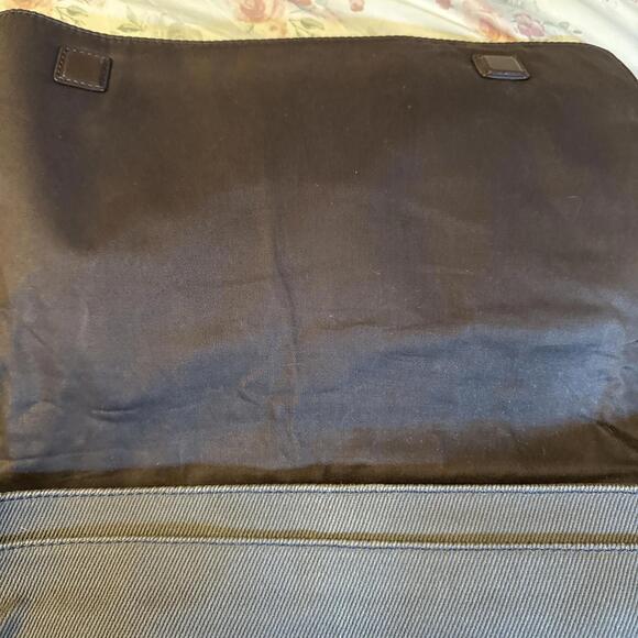 Fossil Brown Leather Messenger/Laptop Bag 11x17”, Adjustable Strap - Picture 3 of 10